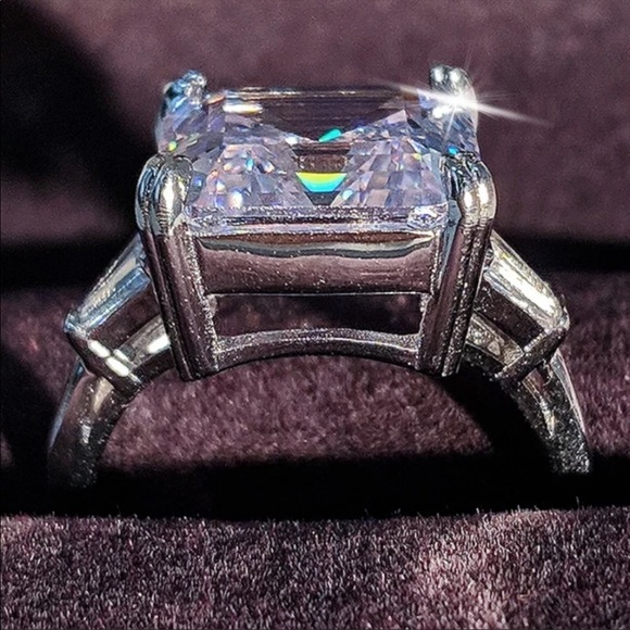 HUGE 9.5 CARAT ASSCHER ENGAGEMENT STATEMENT RING - Picture 4 of 6